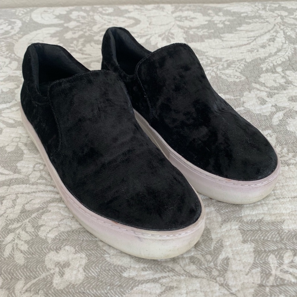 J/slides Acer black velvet slip ons